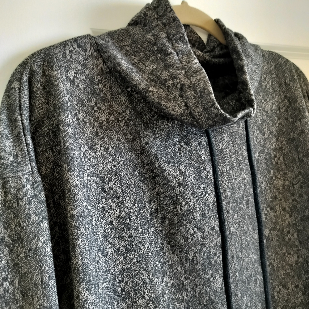 Mondetta Gray Women's Sweater - Picture 3 of 6